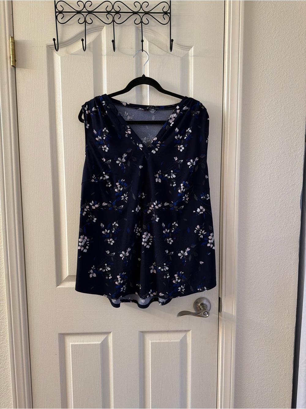 41 Hawthorn Navy Floral V-Neck Tank Top